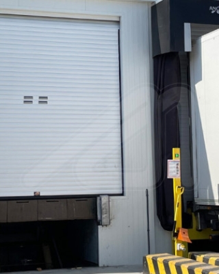 Puerta Enrollable MIRTHERM-S | Puertas Industriales para Muelle de Carga Ecuador
